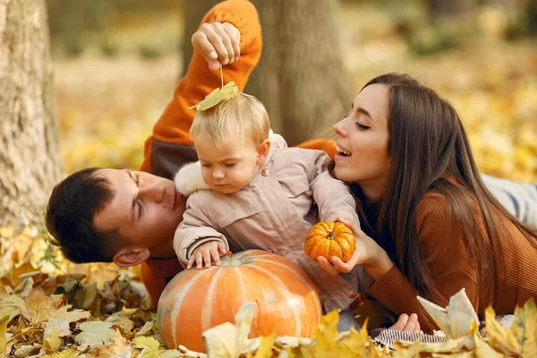 Family with little daughter in a autumn park — Stock Photo, Image