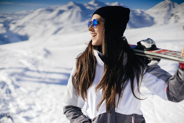 Dziewczyna z narty — Zdjęcie stockowe