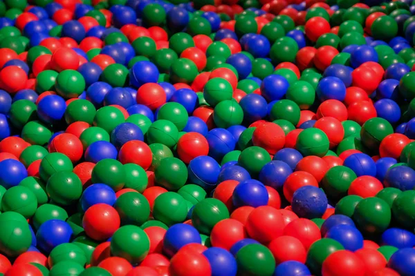 彩色塑料球在儿童游乐场 — 图库照片