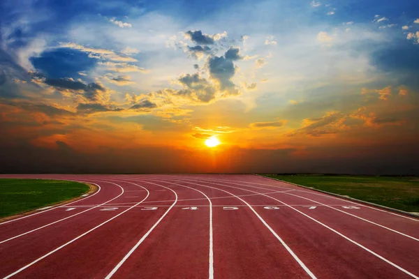 Leichtathletik Oder Laufstrecke Mit Schöner Landschaft — Stockfoto