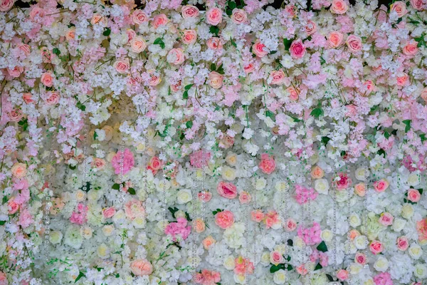 Mooie bloemen achtergrond voor bruiloft scène decoratie — Stockfoto