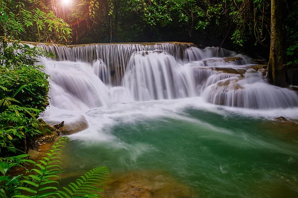 Beautiful nature waterfall in Kanjanaburi, Thailand (Huai Mae Kh — Stock Photo, Image