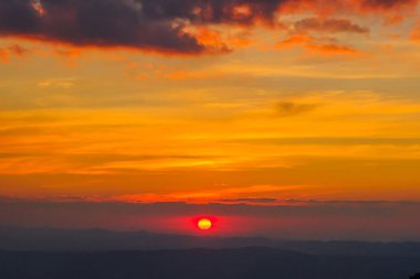 Pha Nok Khao View Point'te gün batımı, Phu Kradueng, Loei Eyaleti, 