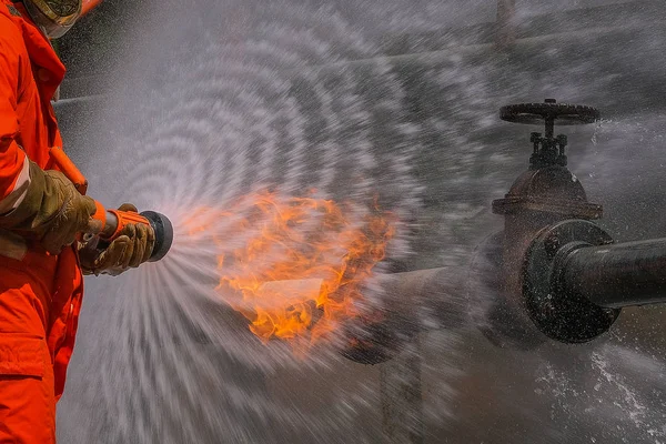 Gas leak from pipe and valv.flame from gas leak.fire fighting wi — Stock Photo, Image