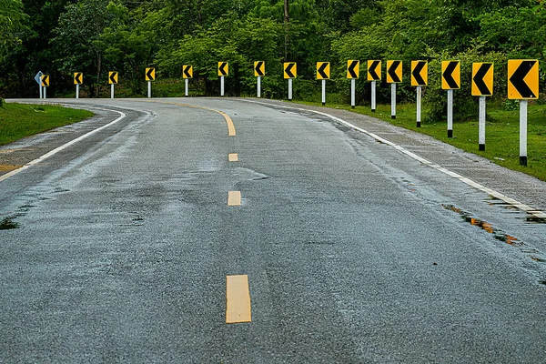 Camino Recto Las Curvas Son Húmedas Símbolo Curvado — Foto de Stock