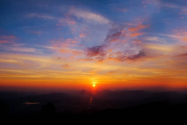 Bergkette Morgensonnenaufgang Bei Pha Nok Aen Phu Kradueng Loei Provinz — Stockfoto