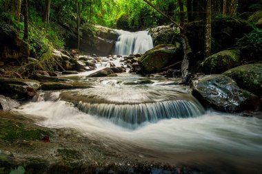 Maunfun Şelalesi, 3. kat, Phu Soi Dao Ulusal Parkı, Tayland