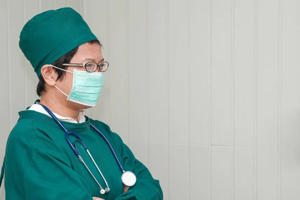 Žena Chirurg Zelených Křovinách Kopírovat Prostor — Stock fotografie
