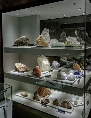 Veliczka tuz madeninin 80 metre altındaki özel bir odada sunulan farklı tuz türleri.