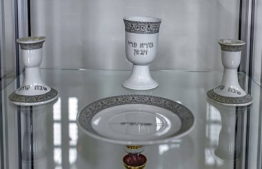 Tarihi sinagoglar ve sergileri turistlerin dikkatini çekiyor.