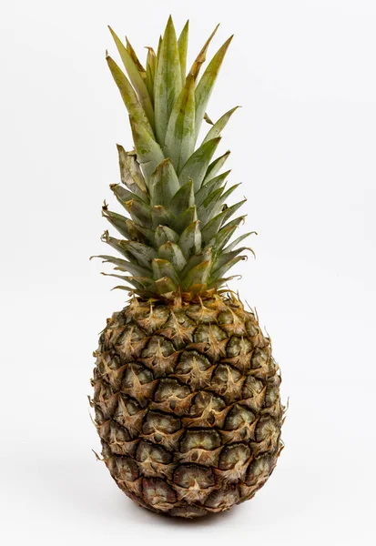 Hele Ananas Een Witte Achtergrond — Stockfoto