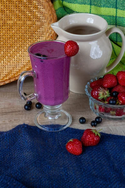 Bessen Smoothie Een Tafel Een Glas — Stockfoto