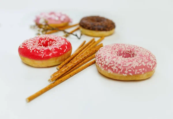 Farbige Donuts Auf Hellem Hintergrund — Stockfoto