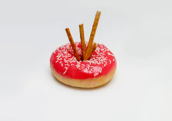 Ein Donut Auf Hellem Hintergrund — Stockfoto