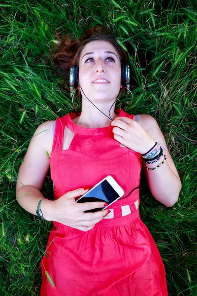 Young Red Haired Girl Freckles Lying Green Grass Listens Music — Stock Photo, Image