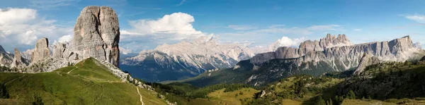 Maravilloso Paisaje Alpino Tomado Zona Cinque Torri Municipio Cortina Ampezzo — Foto de Stock