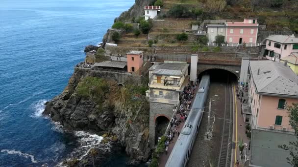 Riomaggiore Italia Septiembre 2017 Estación Tren Vista Desde Arriba Parada — Vídeos de Stock
