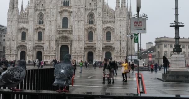 Milano Italien Oktober 2018 Vid Avfarten Piazza Duomo Underground Duvor — Stockvideo
