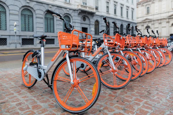 Mailand Italien Oktober 2018 Piazza Della Scala Leihfahrräder Die Einer — Stockfoto
