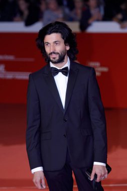 Roma, İtalya. 19 Ekim, 2018. Bir konuk kırmızı halı 'House ile bir saat içinde onun Auditorium Parco Della Musica 13 Roma Film Festivalinde sırasında eleme duvarlar' önde yürüyor