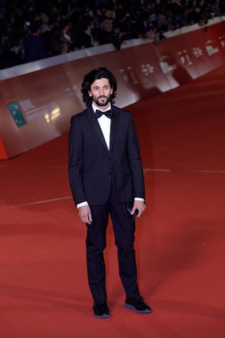 Roma, İtalya. 19 Ekim, 2018. Bir konuk kırmızı halı 'House ile bir saat içinde onun Auditorium Parco Della Musica 13 Roma Film Festivalinde sırasında eleme duvarlar' önde yürüyor