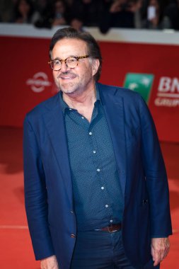 Rome, İtalya - 21 Ekim 2018: Christian De Sica Auditorium Parco Della Musica kırmızı halı 'Sapore Di Mare' ve 'Eğer Beale Street konuşabileceğini' tarama 13 Roma Film Festivali sırasında önde yürüyor.