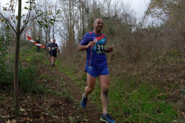 Anguillara Sabazia (Rome), İtalya - 09 Aralık 2018: Atletler yarışmak 