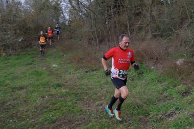 Anguillara Sabazia (Rome), İtalya - 09 Aralık 2018: Atletler yarışmak 