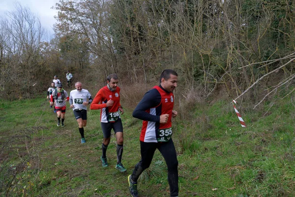 Anguillara Sabazia (Rome), İtalya - 09 Aralık 2018: Atletler yarışmak 