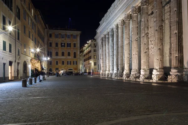 Piazza Roma Hadrian Tapınağı Nın Ile Pietra Beyaz Mermer Heybetli — Stok fotoğraf