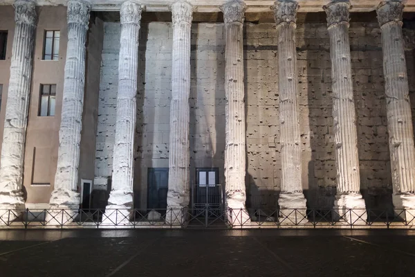 Templo Adriano Roma Fachada Del Famoso Monumento Con Imponente Columnata —  Fotos de Stock