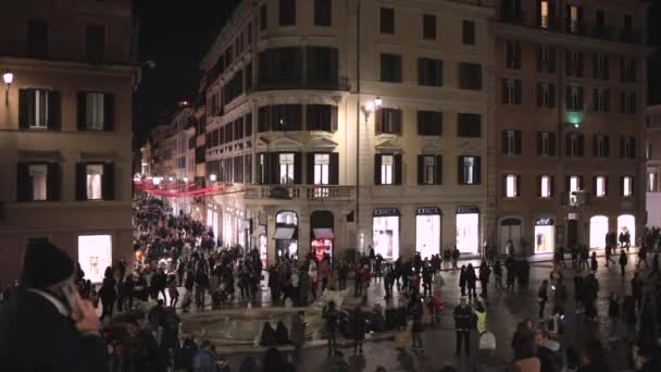 Roma Italia Febrero 2019 Multitud Piazza Spagna Tomas Nocturnas Con — Vídeo de stock
