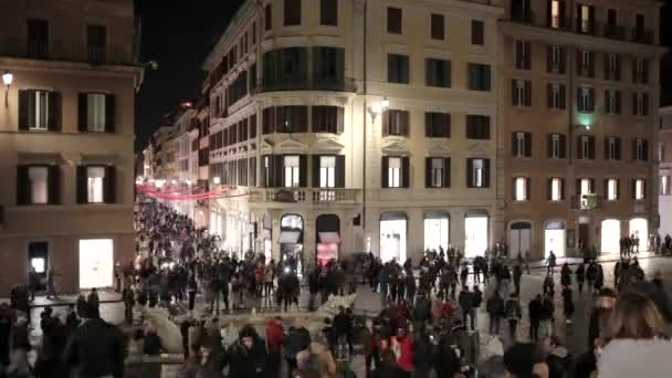 Tłum Piazza Spagna Nocne Zdjęcia Wielu Ludzi Centrum Słynnej Fontanny — Wideo stockowe