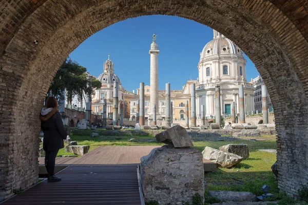 Колонна и Форум Траяна: Самая грандиозная колонна в мире — стоковое фото