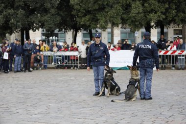 İtalyan Polisi, wi 167 yıldönümü için Kutlamalar