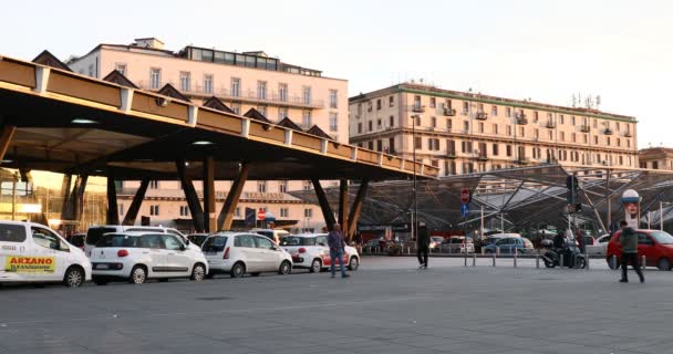 Neapel Italien April 2019 Piazza Garibaldi Taxiangöring Framför Tågstationen Taxi — Stockvideo