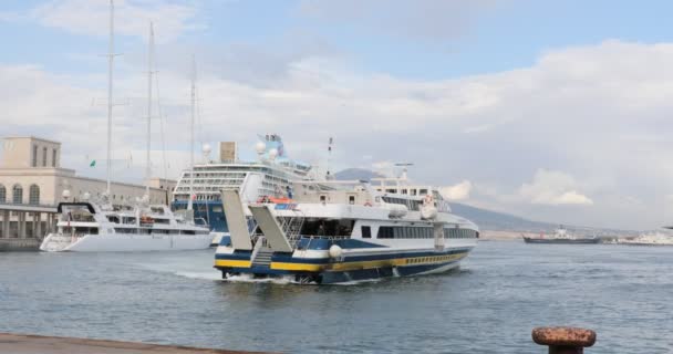 Neapel Italien Mai 2019 Tragflächenboot Legt Hafen Das Boot Nähert — Stockvideo
