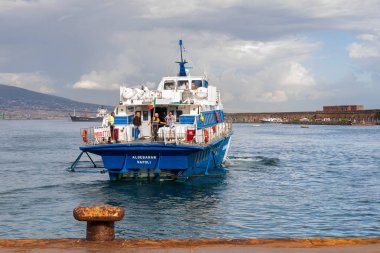 Napoli Körfezi, Ita'da yolcu taşımak için kullanılan tekne