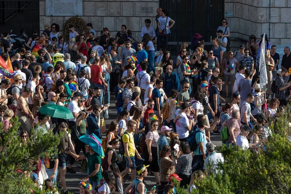 Gay Pride, foule de manifestants sur la place . — Photo