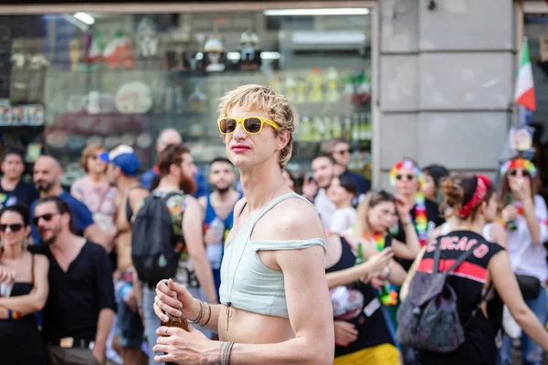 Gay Pride in Rome, Italy. Crowd of protesters in the square. — Stock Photo, Image