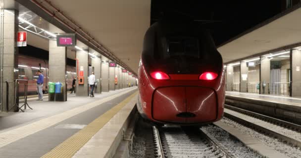 Nápoles Italia Septiembre 2019 Tren Alta Velocidad Sale Plataforma Estación — Vídeos de Stock