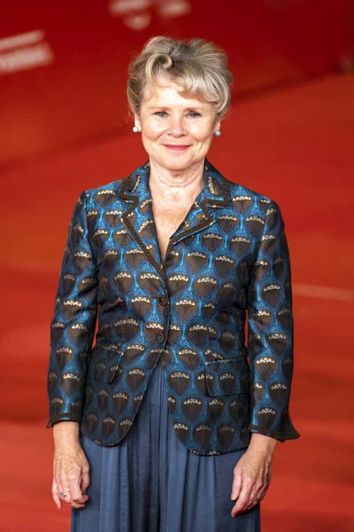 Imelda Staunton, andando sobre o tapete vermelho a pé durante o 14 — Fotografia de Stock