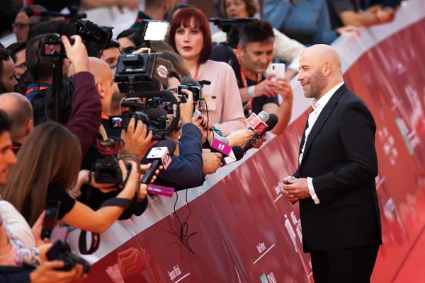 John Travolta udzielił wywiadu na czerwonym dywanie w Rome Film Fe — Zdjęcie stockowe