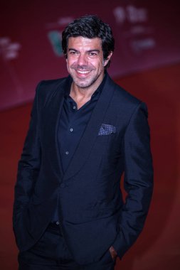 Pierfrancesco Favino 14. Roma Film Festivali 'nin kırmızı halısında