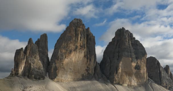 南蒂罗尔拉瓦雷多的三峰是白云石的象征 也是真正的风景亮点 Tre Cime自然公园里的三座拉瓦雷多峰是联合国教科文组织的世界遗产 — 图库视频影像
