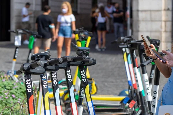 Roma Italia Septiembre 2020 Alquiler Scooters Eléctricos Con Uso Aplicaciones —  Fotos de Stock