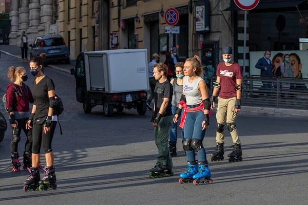 Roma Italia Octubre 2020 Grupo Jóvenes Mueven Por Las Calles —  Fotos de Stock