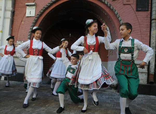 Desfile Disfraces Actores Los Teatros Kiev Eje Del Arte Kiev — Foto de Stock