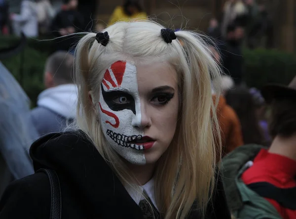 Mladá Žena Nosí Démonické Kostým Líčení Trvá Část Halloween Zombie — Stock fotografie