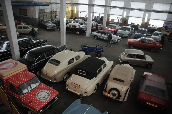 Retro arabalara Kievpoststrans Fuar ve restorasyon Merkezi, 17 Aralık 2016.